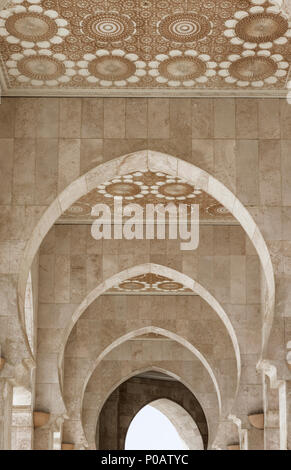Arcade, la Moschea di Hassan II, Grande Mosquée Hassan II, architettura moresca, Casablanca, Marocco Foto Stock