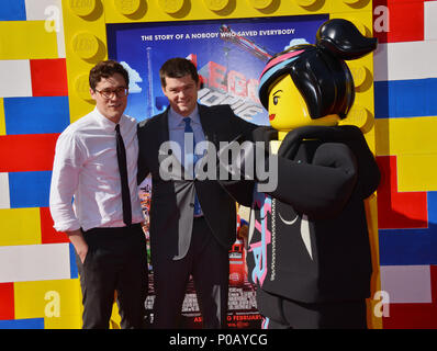 Regista e sceneggiatore del film LEGO arrivando al Lego Movie Premiere al Westwood Village Theatre di Los Angeles.regista, scrittore del LEGO Movie evento nella vita di Hollywood - California, tappeto rosso Evento, STATI UNITI D'AMERICA, industria cinematografica, celebrità, fotografia, Bestof, arte cultura e intrattenimento, Topix celebrità moda, migliori della vita di Hollywood, evento nella vita di Hollywood - California, moquette rossa e dietro le quinte, ,arti della cultura e del divertimento, fotografia, inchiesta tsuni@Gamma-USA.com , Musica celebrità, musicista, Music Group, 2014 Foto Stock