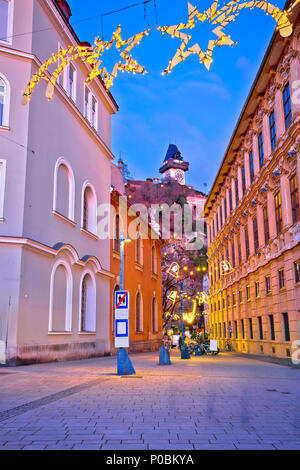 Graz city center Fiera di natale vista serale, Stiria regione dell'Austria Foto Stock