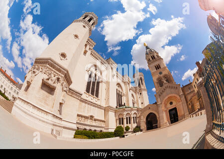 Fish-eye picture all ingresso della antica cappella a colle Fourviere, Lione, Francia Foto Stock