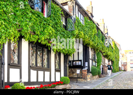 Il XII secolo Mermaid Inn, Mermaid Street, segala, East Sussex, England, Regno Unito Foto Stock