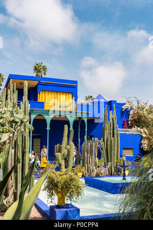 Blue House nel Jardin Majorelle Giardino Botanico, architettura moresca, ex proprietari Yves Saint Laurent e Pierre Bergé Foto Stock