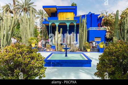 Blue House nel Jardin Majorelle Giardino Botanico, architettura moresca, ex proprietari Yves Saint Laurent e Pierre Bergé Foto Stock