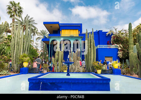Blue House nel Jardin Majorelle Giardino Botanico, architettura moresca, ex proprietari Yves Saint Laurent e Pierre Bergé Foto Stock