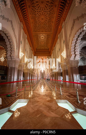 Vista interna, sala da preghiera, la Moschea di Hassan II, Grande Mosquée Hassan II, architettura moresca, Casablanca, Marocco Foto Stock