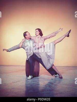 Pellicola originale titolo: calze di seta. Titolo inglese: calze di seta. Regista: ROUBEN MAMOULIAN. Anno: 1957. Stelle: Cyd Charisse; Fred Astaire. Credito: M.G.M / Album Foto Stock