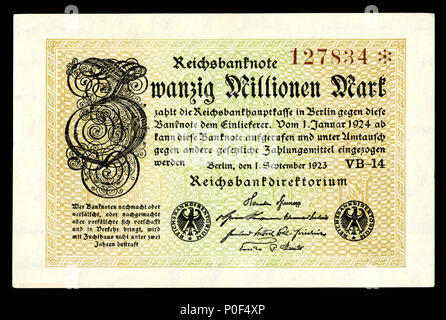 . Inglese: Papiermark tedesco della Repubblica di Weimar, post guerra mondiale I iperinflazione era (1921-24). . 1923 (nota), 2015 (nell'immagine). Reichsbankdirektorium Berlin 3 GER-108-Reichsbanknote-20 milioni di Mark (1923) Foto Stock