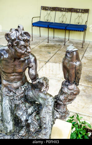 Palm Beach Florida, Norton Gallery of Art, museo, giardino centrale, scultura in bronzo Paul Fjelde Pan & Owl, FL170725014 Foto Stock