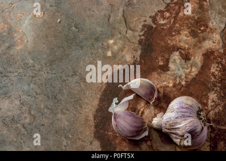 Isolato di cottura Ingredienti sul contatore. altamente sfondi testurizzato, senza altri elementi di distrazione. Foto Stock