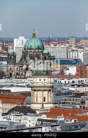 Vista su Berlin-Mitte, Berliner Dom, Cupola della Cattedrale tedesca, al Gendarmenmarkt, davanti, Germania, Foto Stock