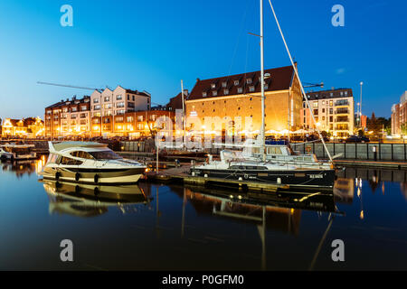 Gdansk, Polonia - 10 Maggio 2018: Barche a vela e yacht di lusso ormeggiati a Marina di Danzica, Polonia. Foto Stock