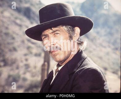 Pellicola originale titolo: PAT GARRET e Billy The Kid. Titolo inglese: PAT GARRET e Billy The Kid. Regista: Sam Peckinpah. Anno: 1973. Stelle: James Coburn. Credito: M.G.M. / Album Foto Stock