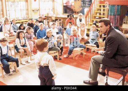 Pellicola originale titolo: KINDERGARTEN COP. Titolo inglese: KINDERGARTEN COP. Regista: IVAN REITMAN. Anno: 1990. Stelle: Arnold Schwarzenegger. Credito: Universal Pictures / Album Foto Stock