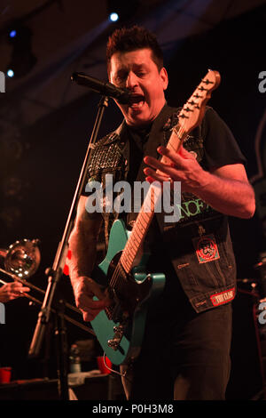 Olgiate Molgora (LC), 7 giugno. Meno di Jake esegue live @ La Sbiellata Sanzenese. © Davide Merli / Alamy Live News Foto Stock