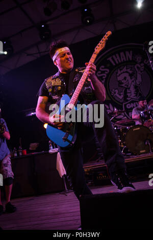 Olgiate Molgora (LC), 7 giugno. Meno di Jake esegue live @ La Sbiellata Sanzenese. © Davide Merli / Alamy Live News Foto Stock