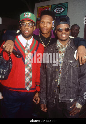 UNIVERSAL City, CA - 05 settembre: (L-R) cantanti Michael Bivins, Ronnie DeVoe e Ricky Bell di Bell Biv Devoe assiste l'Ottava annuale degli MTV Video Music Awards il 5 settembre 1991 a Anfiteatro universale in città universale, California. Foto di Barry re/Alamy Stock Photo Foto Stock