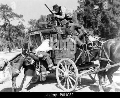 Pellicola originale titolo: MODO FUORI WEST. Titolo inglese: MODO FUORI WEST. Regista: james W. HORNE. Anno: 1937. Stelle: Oliver Hardy Stan Laurel. Credito: Stan Laurel pungoli/Hal Roach/M.G.M / Album Foto Stock