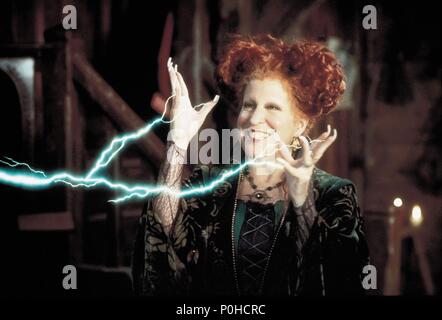 Pellicola originale titolo: hocus pocus. Titolo inglese: hocus pocus. Regista: Kenny Ortega. Anno: 1993. Stelle: Bette Midler. Credito: WALT DISNEY PRODUCTIONS / Album Foto Stock