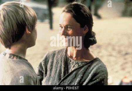 Pellicola originale titolo: Star Wars: Episodio I - La minaccia fantasma. Titolo inglese: Star Wars: Episodio I - La minaccia fantasma. Regista: George Lucas. Anno: 1999. Stelle: PERNILLA AGOSTO; JAKE LLOYD. Credito: LUCAS FILM LTD & TM / Album Foto Stock