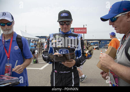 Brooklyn, Michigan, Stati Uniti d'America. 8 Giugno, 2018. Clint Bowyer (14) è pronta per la pratica per il Casino FireKeepers 400 a Michigan International Speedway di Brooklyn, Michigan. Credito: Stephen A. Arce/ASP/ZUMA filo/Alamy Live News Foto Stock