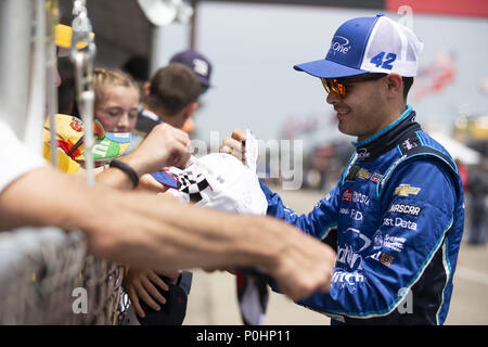 Brooklyn, Michigan, Stati Uniti d'America. 8 Giugno, 2018. Kyle Larson (42) è pronta per la pratica per il Casino FireKeepers 400 a Michigan International Speedway di Brooklyn, Michigan. Credito: Stephen A. Arce/ASP/ZUMA filo/Alamy Live News Foto Stock