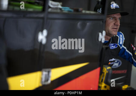 Brooklyn, Michigan, Stati Uniti d'America. Il 9 giugno, 2018. Clint Bowyer (14) è pronta per la pratica per il Casino FireKeepers 400 a Michigan International Speedway di Brooklyn, Michigan. Credito: Stephen A. Arce/ASP/ZUMA filo/Alamy Live News Foto Stock