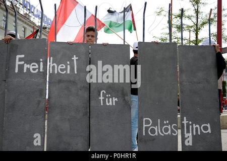 Vienna, Austria. Il 9 maggio 2018. Supporto di dimostrazione per la democrazia e la libertà gli sforzi del popolo palestinese. La manifestazione si svolge sul 'Al-Quds-giorno". Immagine mostra iscrizione "Libertà per la Palestina". Credito: Franz Perc / Alamy Live News Foto Stock