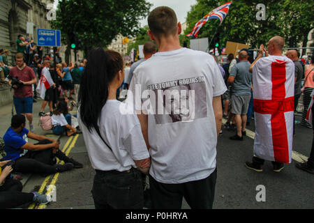 Londra, UK, 9 giugno 2018. I sostenitori di Tommy Robinson Credito: Alex Cavendish/Alamy Live News Foto Stock