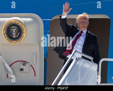 Saguenay, Canada. 8 Giugno, 2018. U.S presidente Donald Trump in arrivo per il Vertice G7 Canada 2018. Credito: Patrice Lapointe/ZUMA filo/Alamy Live News Foto Stock