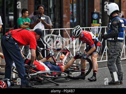 Clarendon, STATI UNITI D'AMERICA. 9 giugno 2018: il ventunesimo Forze Armate cycling classic svoltasi a Clarendon e Crystal City il 9 giugno e 10th. Le Forze Armate cycling classic è la regione di premier manifestazione ciclistica, con opportunità di partecipazione per i ciclisti di tutte le abilità. La manifestazione include pro racing, kids racing e la domenica mattina le forze armate della Cycling Classic Challenge Ride che consente di ottenere per le associazioni di beneficenza designato. (Foto di Douglas Graham/WLP) Credito: William Graham/Alamy Live News Foto Stock