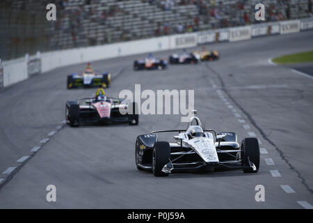 Fort Worth, Texas, Stati Uniti d'America. Il 9 giugno, 2018. SIMON PAGENAUD (22) della Francia battaglie per posizione durante la tecnologia DXC 600 al Texas Motor Speedway di Fort Worth, Texas. Credito: Justin R. Noe Asp Inc/ASP/ZUMA filo/Alamy Live News Foto Stock