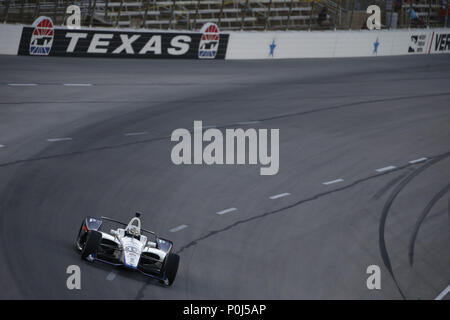 Fort Worth, Texas, Stati Uniti d'America. Il 9 giugno, 2018. ZACHARY CLAMAN de Melo (19) del Canada battaglie per posizione durante la tecnologia DXC 600 al Texas Motor Speedway di Fort Worth, Texas. Credito: Justin R. Noe Asp Inc/ASP/ZUMA filo/Alamy Live News Foto Stock