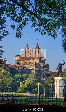 MUMBAI, India - 12 dicembre 2014 : Bombay High Court - uno dei più antichi di architettura di Mumbai ancora in piedi di altezza. Foto Stock