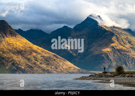 Paesaggio intorno al lago Wakatipu e il Remarkables a Queenstown, Nuova Zelanda Foto Stock