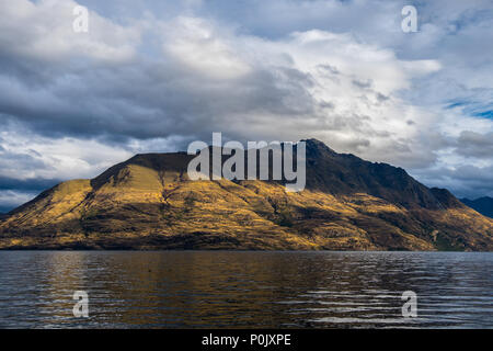 Paesaggio intorno al lago Wakatipu e il Remarkables a Queenstown, Nuova Zelanda Foto Stock