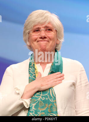 Ex ministro catalano Clara Ponsati, sul palco del Partito nazionale scozzese di primavera della conferenza presso il Centro Conferenze ed Esposizioni di Aberdeen (AECC), Aberdeen. Foto Stock