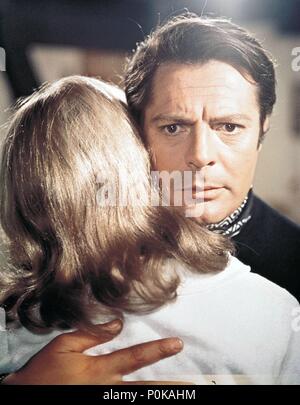 Pellicola originale titolo: amanti. Titolo inglese: LUOGO PER GLI AMANTI. Regista: VITTORIO DE SICA. Anno: 1968. Stelle: Faye Dunaway; MARCELLO MASTROIANNI. Credito: LES FILMS CONCORDIA / Album Foto Stock