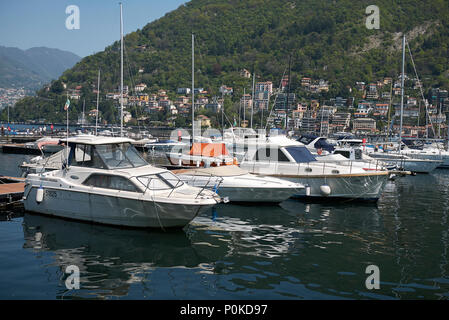 Como, Italia - 22 Aprile 2018: porto turistico a Como Foto Stock