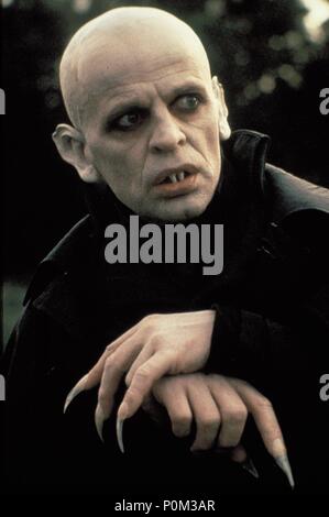 Pellicola originale titolo: Nosferatu: Phantom der Nacht. Titolo inglese: Nosferatu il vampiro. Regista: Werner Herzog. Anno: 1979. Stelle: Klaus Kinski. Credito: Werner Herzog FILMPRODUKTION / Album Foto Stock