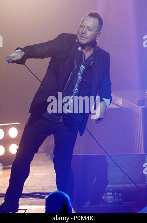 Liverpool, Regno Unito, Simple Minds eseguire a Liverpool Empire Theatre di credito Fairbrother Ian/Alamy Stock Foto Foto Stock