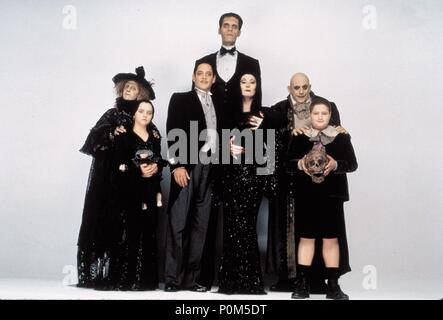 Pellicola originale titolo: ADDAMS I VALORI DELLA FAMIGLIA. Titolo inglese: ADDAMS I VALORI DELLA FAMIGLIA. Regista: barry SONNENFELD. Anno: 1993. Stelle: Christina Ricci; Anjelica Huston; RAUL JULIA. Credito: Paramount Pictures / GORDON, MELINDA Luisa Rossi / Album Foto Stock