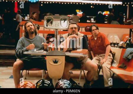 Pellicola originale titolo: Il grande Lebowski. Titolo inglese: Il grande Lebowski. Regista: Joel Coen. Anno: 1998. Stelle: Jeff Bridges; John Goodman; Steve Buscemi. Credito: POLYGRAM/WORKING TITLE FILMS / Morton, MERRICK / Album Foto Stock