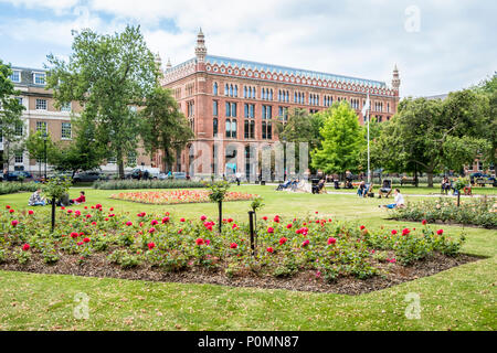 Park Square con San Paolo in casa la distanza, Leeds, West Yorkshire, Inghilterra, Regno Unito Foto Stock
