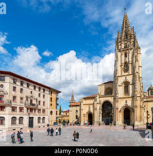 Cattedrale di Oviedo in Plaza Alfonso II el Casto, Oviedo, Asturias, Spagna Foto Stock