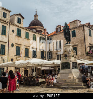 Statua del poeta Ivan Gundulic in Piazza Gundulic, Dubrovnik, Croazia Foto Stock