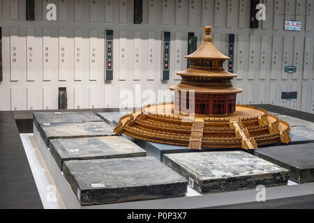 Suzhou, Jiangsu, Cina. Modello di un tempio in cui Imperial i mattoni sono stati utilizzati. Suzhou museo di Imperial forno mattone. Foto Stock