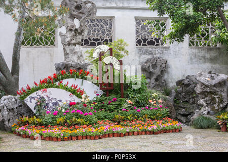 Suzhou, Jiangsu, Cina. La decorazione floreale con ventole, casa del Maestro delle reti. Foto Stock