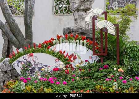 Suzhou, Jiangsu, Cina. La decorazione floreale con ventole, casa del Maestro delle reti. Foto Stock