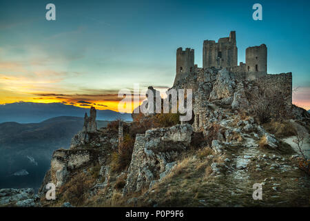 La fortezza medievale di Calascio. Abruzzo Foto Stock
