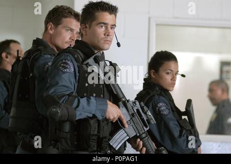 Pellicola originale titolo: S. W. A. T.. Titolo inglese: S. W. A. T.. Regista: CLARK JOHNSON. Anno: 2003. Stelle: Michelle Rodriguez; BRIAN VAN HOLT. Credito: Columbia Pictures / Morton, MERRICK / Album Foto Stock